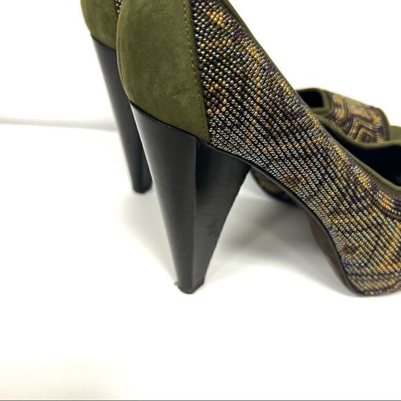 Donald J Pliner Ceci beaded green suede peep toe platform heels. 6.5 - Picture 2 of 8